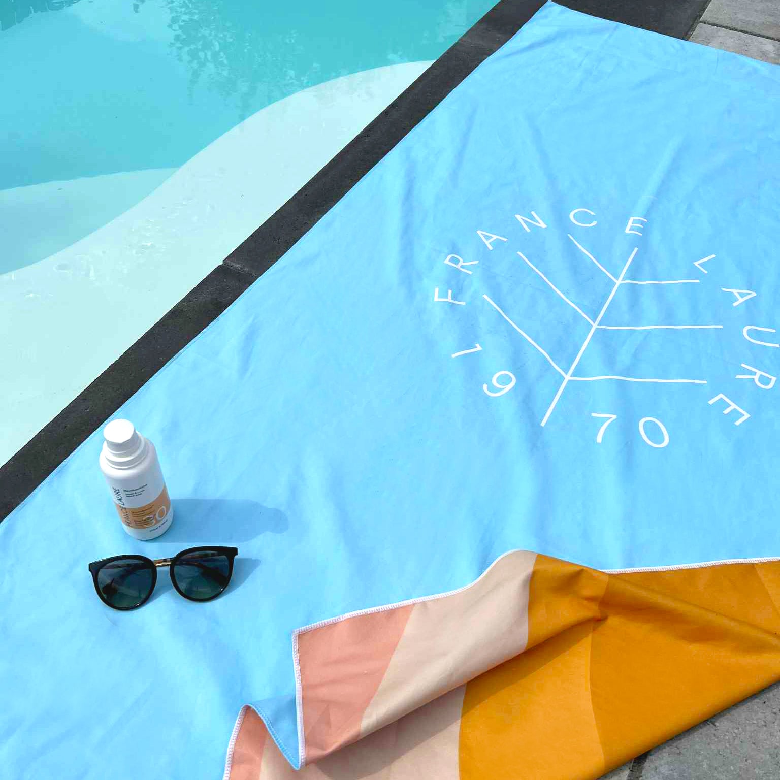 Solea Revolusolaire Towel